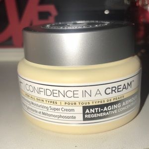 IT cosmetics confidence in a cream